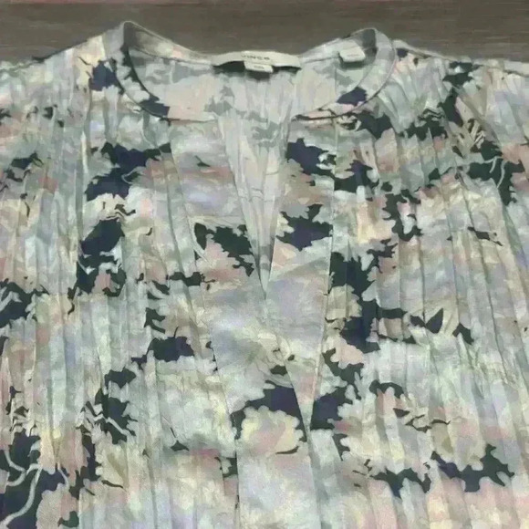 VINCE Satin Pleated/Crinkle Fabric Lotus Floral Blue Pink Button Blouse M - Picture 4 of 13